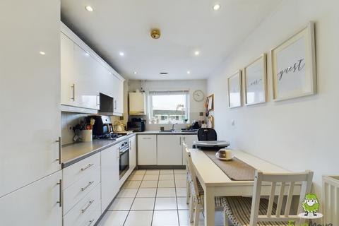 2 bedroom flat for sale, Banbury Way, Basingstoke, Hampshire, RG24