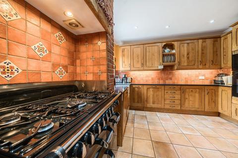 Amara Forest Road, Binfield, Bracknell, RG42 4HL
