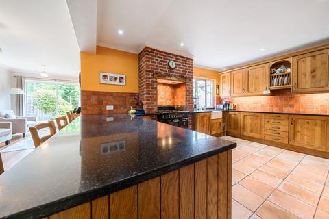 Amara Forest Road, Binfield, Bracknell, RG42 4HL