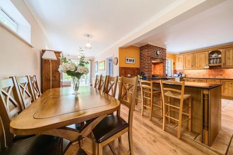 Amara Forest Road, Binfield, Bracknell, RG42 4HL
