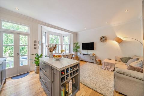 2 bedroom flat for sale, Clapham Common West Side, Battersea