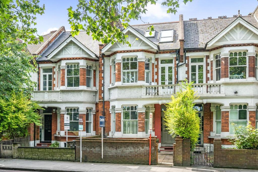 Clapham Common West Side, Battersea 2 bed flat for sale £625,000