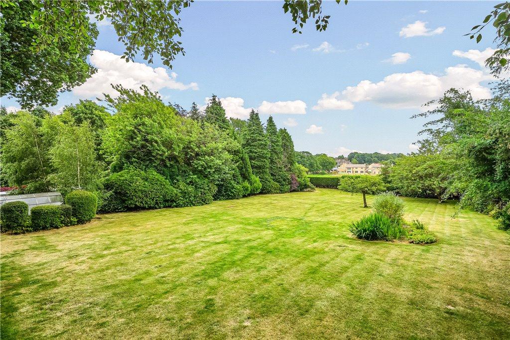 Large Gardens