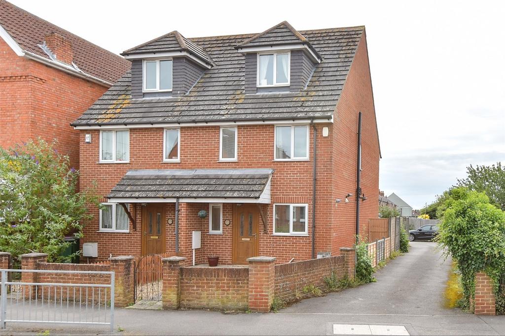 Ashley Avenue, Cheriton, Folkestone... 4 bed semidetached house for