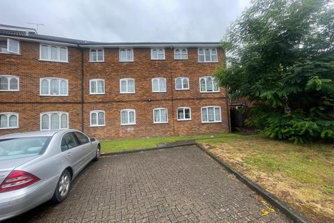 2 bedroom apartment to rent, Fontwell Court, Harrow HA2