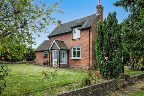 3 bedroom detached house for sale, Weavers Hill, Hunt End, Redditch B97 5QR