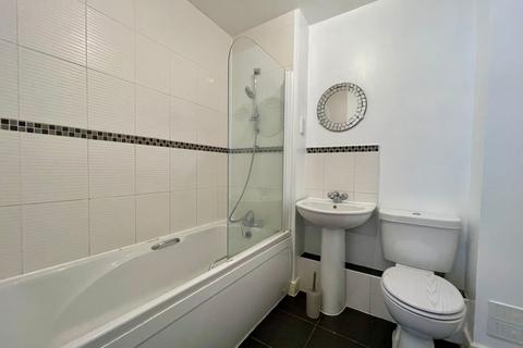 2 bedroom flat for sale, Morning Star Road, Daventry, Northamptonshire NN11 9AB