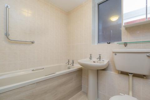 2 bedroom flat to rent, Eaton Road, Hove BN3