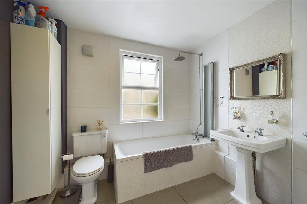 1st Floor Bathroom