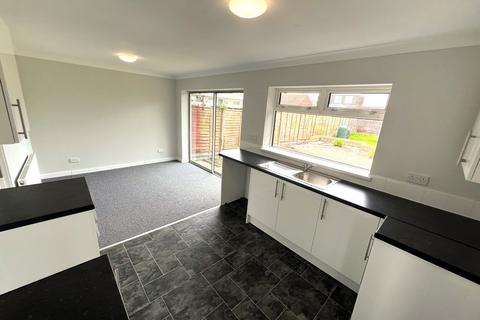 2 bedroom semi-detached house to rent, Capstan Road, Hull HU6