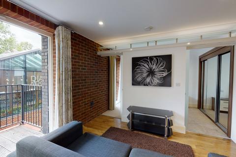 Studio to rent, Major Draper Street, London, SE18