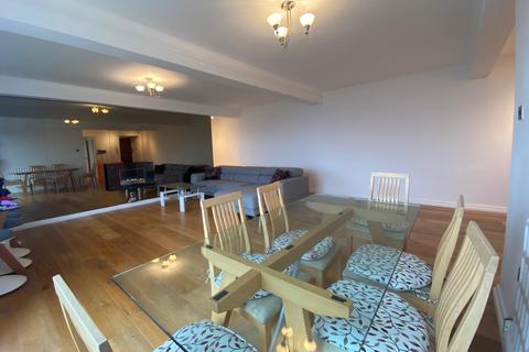 3 bedroom flat to rent, Monckton Court, Strangways Terrace, London, W14 8NF