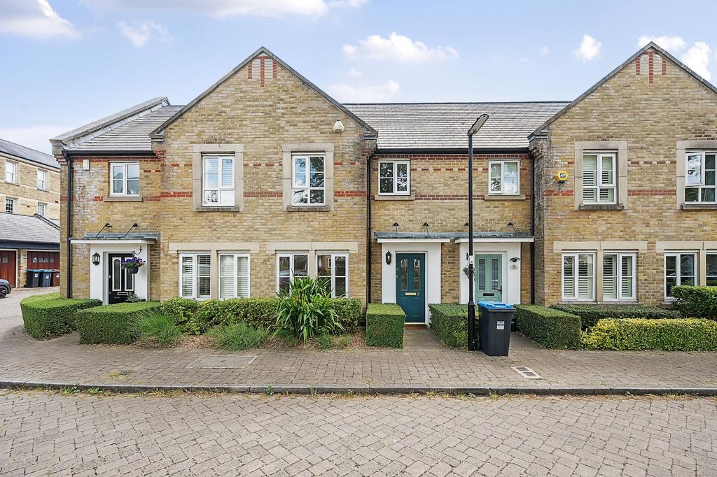 Grenadier Place, Caterham CR3 2 bed terraced house for sale £425,000