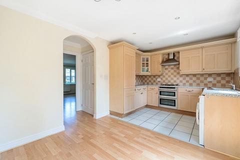 8 Grenadier Place, Caterham, CR3 5ZE