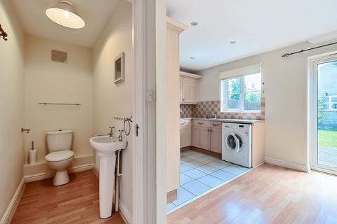 8 Grenadier Place, Caterham, CR3 5ZE