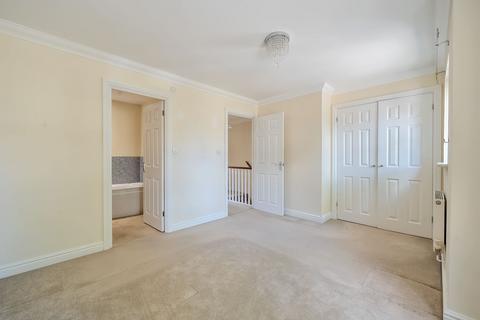 8 Grenadier Place, Caterham, CR3 5ZE