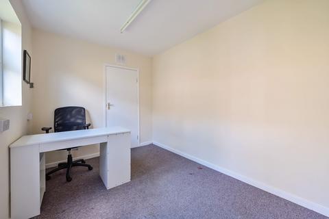 8 Grenadier Place, Caterham, CR3 5ZE