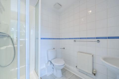 8 Grenadier Place, Caterham, CR3 5ZE