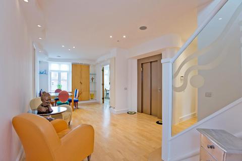 5 bedroom apartment for sale, Fitzjohns Avenue, Belsize Park, London, NW3