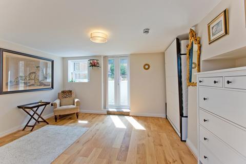 19a Alexandra Road, London, NW8 0DP
