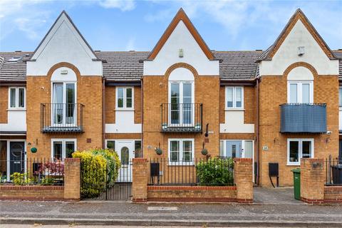 15 Wallis Close, Hornchurch, RM11 1FY