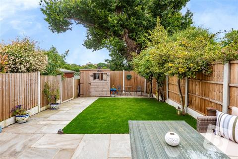15 Wallis Close, Hornchurch, RM11 1FY