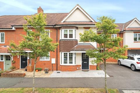 3 bedroom terraced house for sale, Hengest Avenue, Esher, KT10