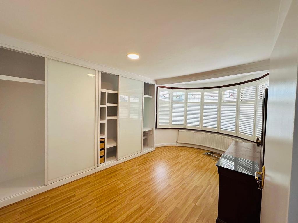 Kenton Park Crescent, Harrow HA3 7 bed semidetached house to rent £
