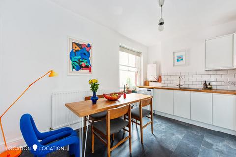 2 bedroom flat for sale, Eagle Mansions, Salcombe Road, N16