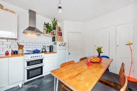 2 bedroom flat for sale, Eagle Mansions, Salcombe Road, N16