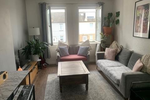 2 bedroom flat to rent, Stenhouse Crescent, Stenhouse, Edinburgh, EH11