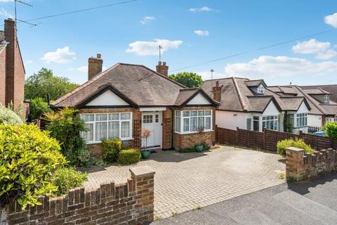 3 bedroom bungalow to rent, Fieldway, Chalfont St. Peter, Gerrards Cross, Buckinghamshire, SL9