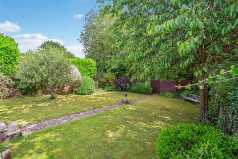 3 bedroom bungalow to rent, Fieldway, Chalfont St. Peter, Gerrards Cross, Buckinghamshire, SL9