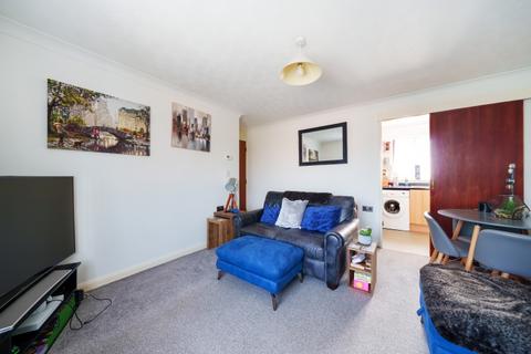 1 bedroom flat to rent, Chaffinch Close, Surbiton, KT6