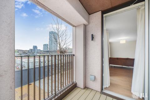 3 bedroom flat to rent, Copperworks Wharf, London, E15