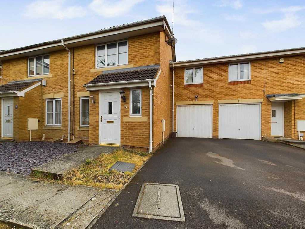 Castle Way, Gloucester, GL1 3 bed terraced house for sale £