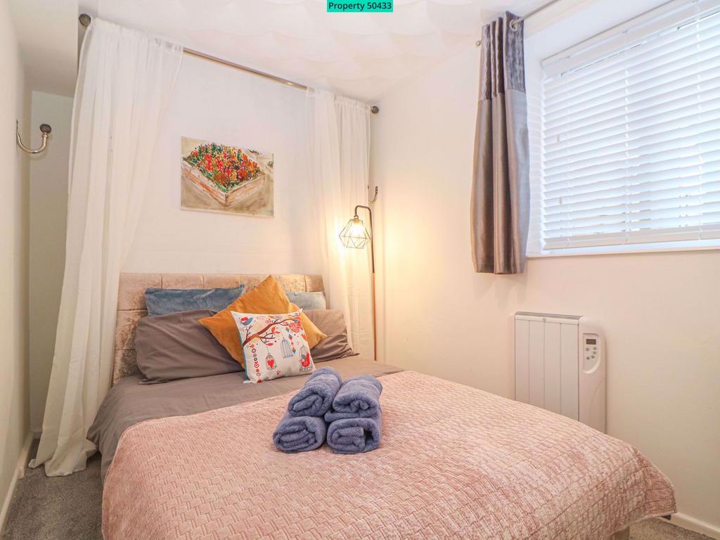 Bedroom 2(small storage behide the wall/headboard)