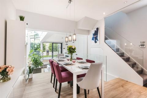 5 bedroom end of terrace house for sale, Hartismere Road, London