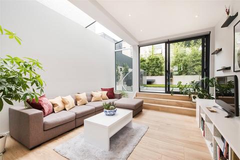 5 bedroom end of terrace house for sale, Hartismere Road, London