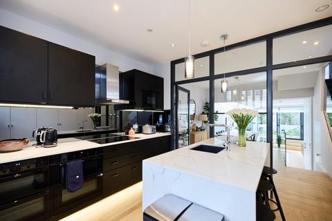 5 bedroom end of terrace house for sale, Hartismere Road, London