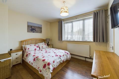 2 bedroom semi-detached house for sale, Rose Avenue, Aylesbury, Buckinghamshire