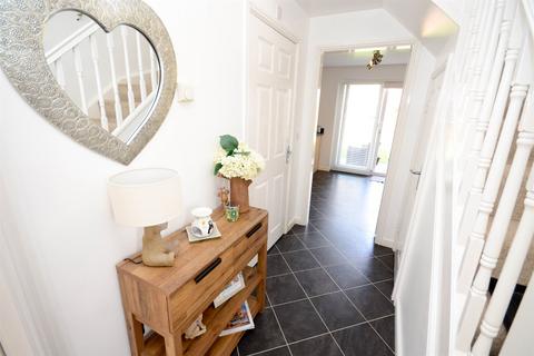 4 bedroom detached house for sale, Greenfield Way, Birtley