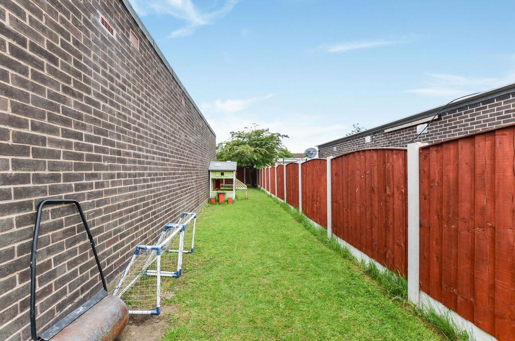 Littlegate, Halton Brook, Runcorn... 3 bed semidetached bungalow to
