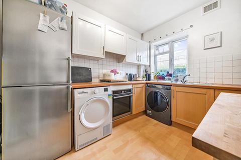 2 bedroom flat for sale, Bushey Road, Raynes Park