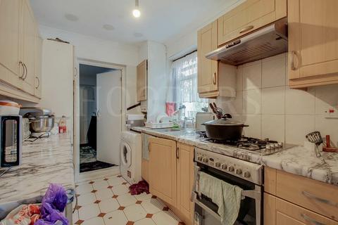 4 bedroom semi-detached house for sale, Crest Road, London, NW2