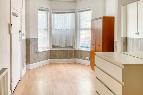 Flat 4, 27 Biscot Road, Luton, LU3 1AH