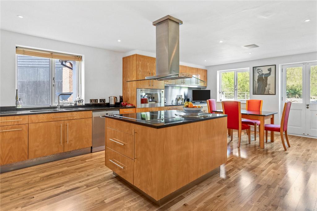 Kitchen/Breaskfast