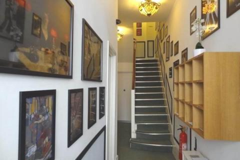Studio to rent, Fairholme Road, West Kensington