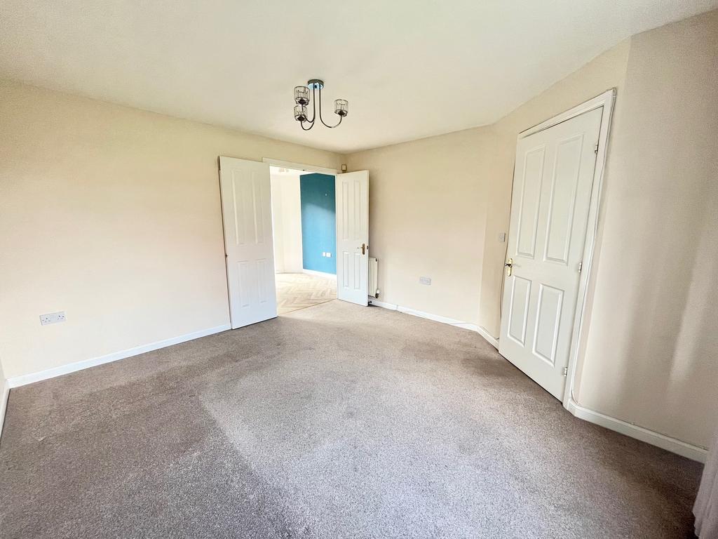 House in Longbenton - More