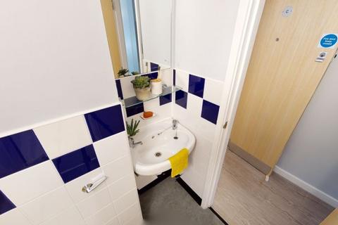 1 bedroom in a flat share to rent, Gold En Suite at Great Newton House, 7, Lower Gill Street L3